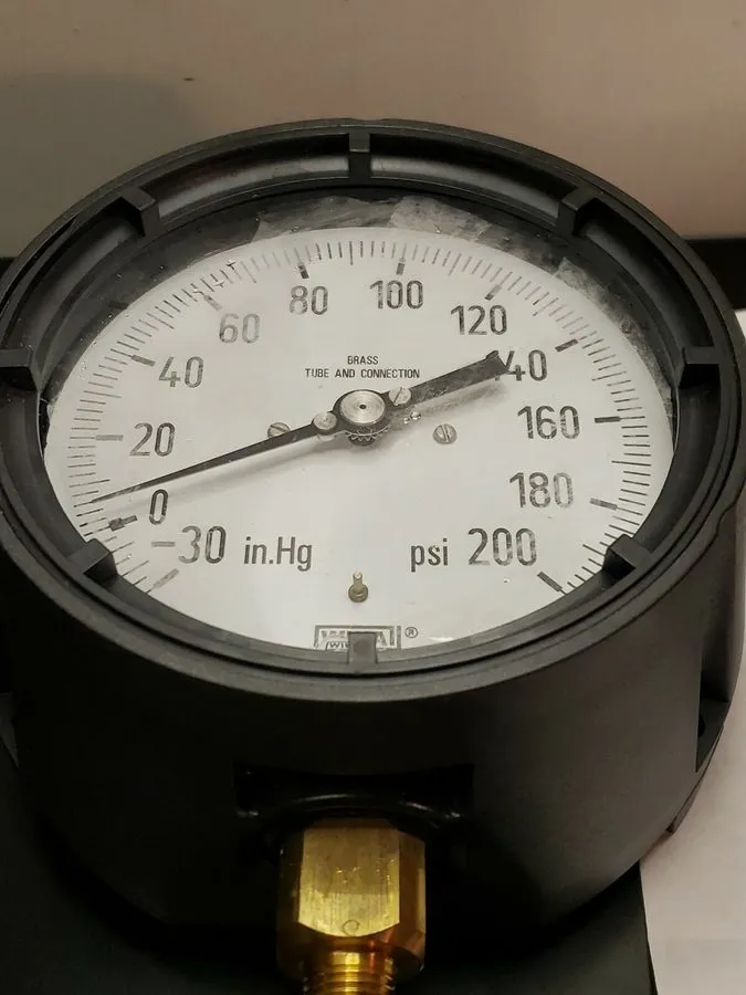 Трубопроводная арматура WIKA 212.34 4.5" 30" Vac / 15 PSI, SS 1/2" NPT LM, DUAL 