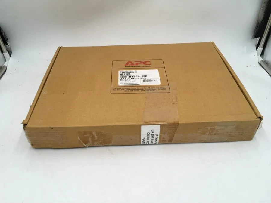 Блок розеток APC AP7901 Switched PDU Power Distribution Unit 8-Outlet 1U Rackmou