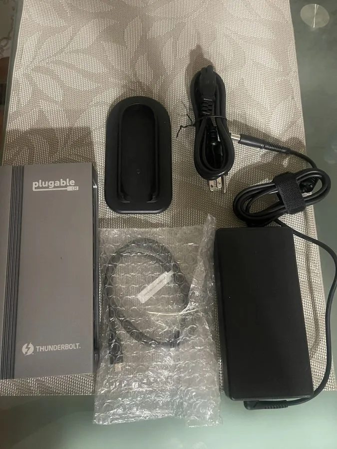 Тестер Plugable 16-in-1 Thunderbolt 4 Quad Dock 100W