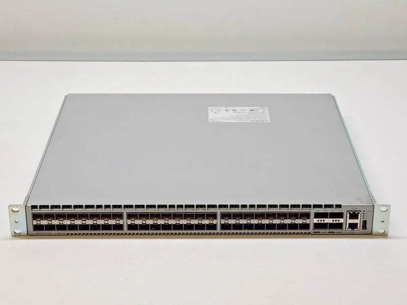 Коммутатор Arista DCS-7150S-64 48-Port 10GbE SFP+ 4x40GbE QSFP+ Switch Powers On