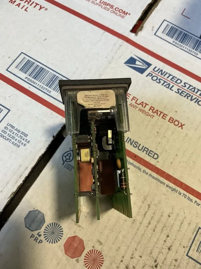 Датчик температуры Eurotherm 2208e/cc/vh/c7/xx/xx/xx/2xx/eng Temperature Control — фото лота 1