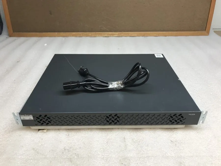 Маршрутизатор Cisco VG224 24-Port Analog Voice VoIP Gateway 10/100 Ethernet Rack