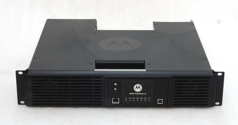 Ретранслятор MOTOROLA SLR 8000 MODEL T8319A REPEATER RADIO WIRELESS COMMUNICATIO
