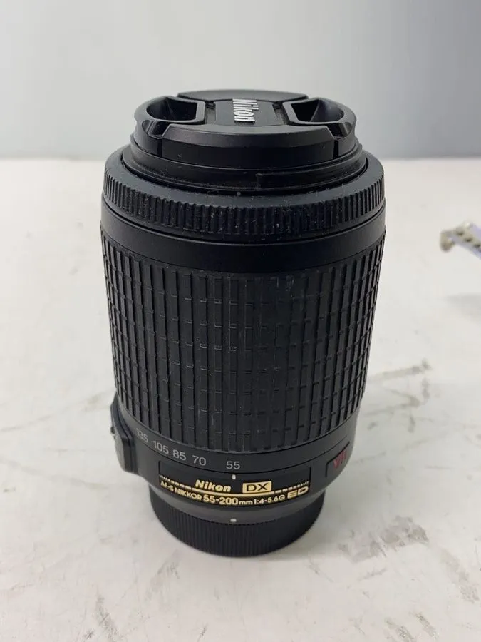 Объектив Nikon D3000 10.2MP DSLR Camera w/ AF-S Nikkor ED 55-200mm 4-5.6G Lens
