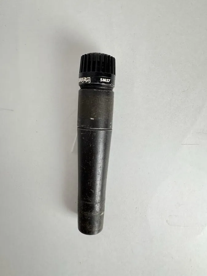 Микрофон Shure SM57-LC Dynamic Instrument Microphone INSTRUMENT PAK