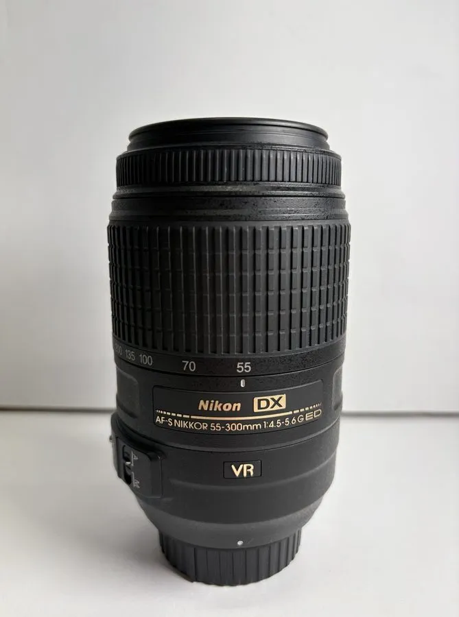 Объектив Nikon AF-S DX NIKKOR 55-300mm f/4.5-5.6G ED VR Telephoto Zoom Lens
