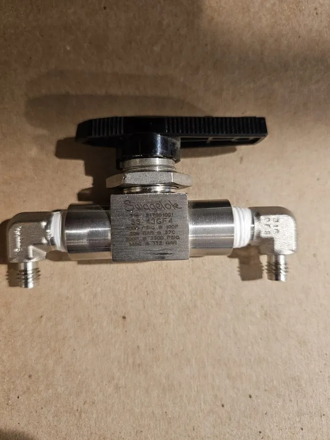 Клапан SWAGELOK 316 SS SS-43GF 4 Ball Valve 2W 3000 PSIG 2 90 degree corner 3178 — фото лота 1