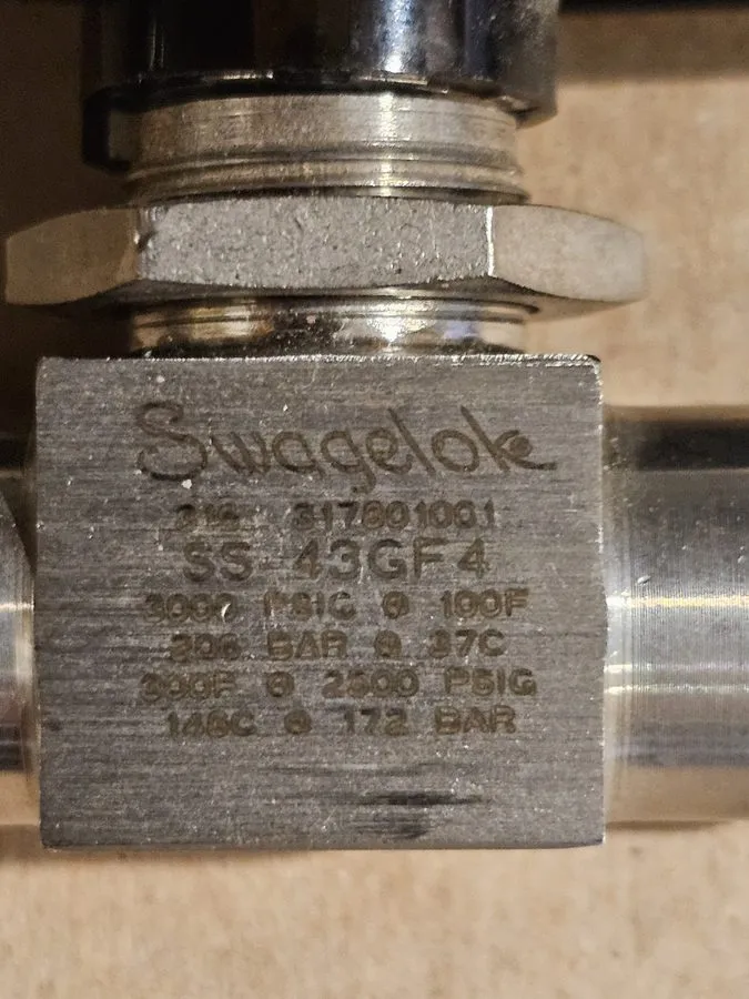 Клапан SWAGELOK 316 SS SS-43GF 4 Ball Valve 2W 3000 PSIG 2 90 degree corner 3178 — фото лота 2
