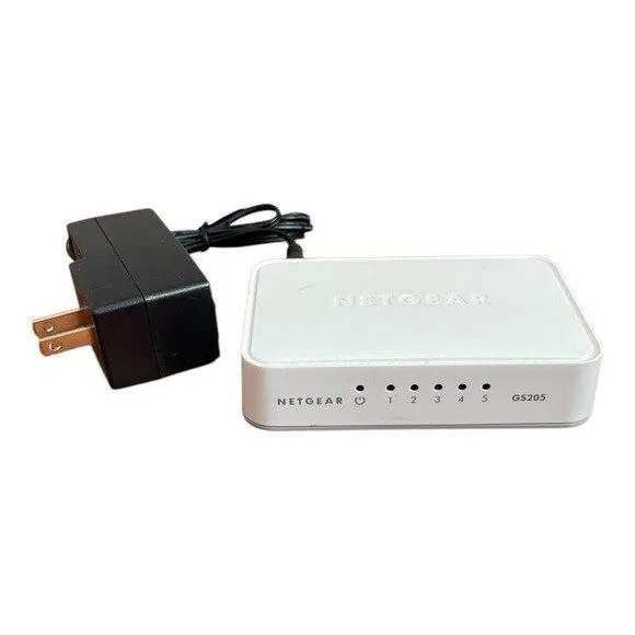 Коммутатор NETGEAR GS205 5-Port Gigabit Ethernet Switch Compact Desktop Splitter