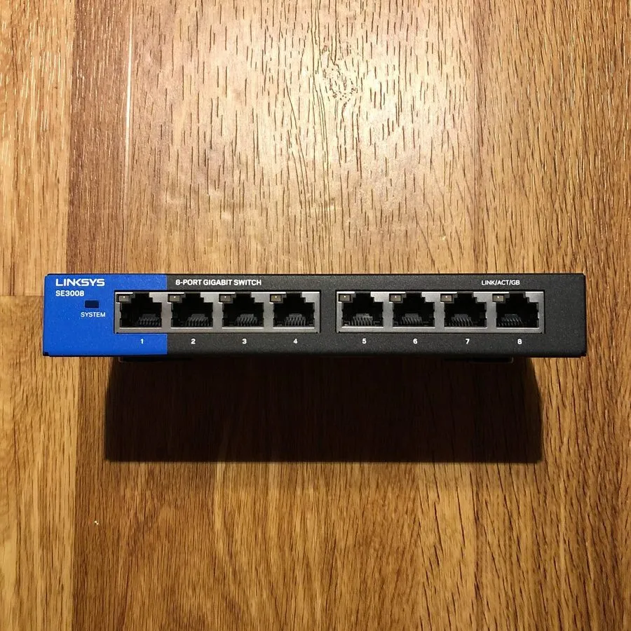 Коммутатор Linksys SE3008V2 8-Port Gigabit Ethernet Switch Black and Blue