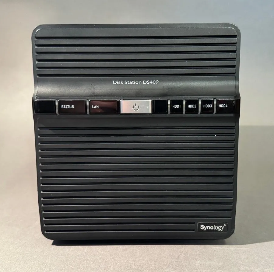 Сетевое хранилище Synology DiskStation DS409 4 Bay NAS (Diskless)