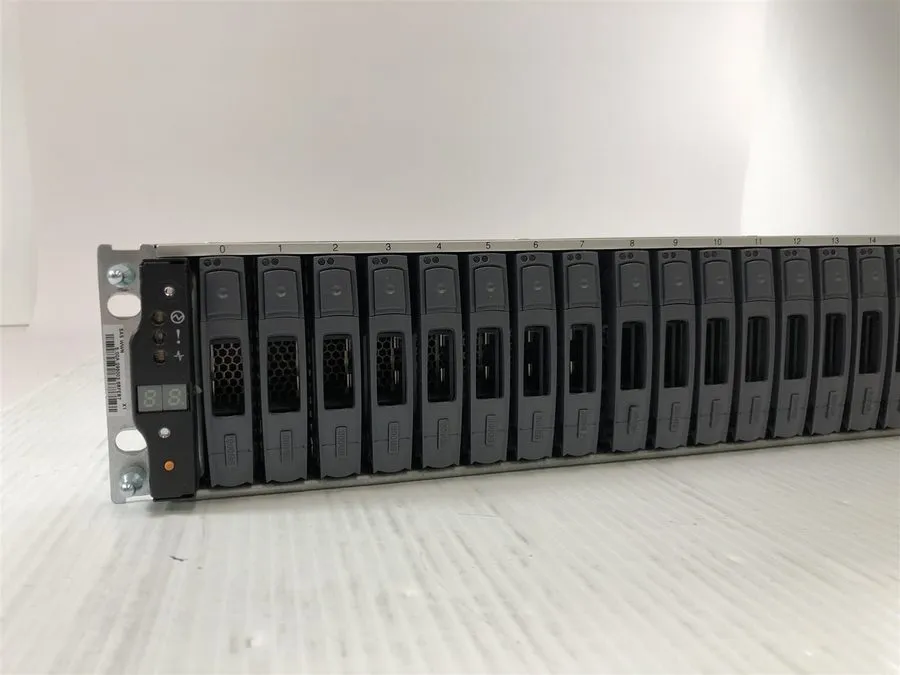 Дисковая полка NetApp NAJ-1001 FAS2240-2 2x 111-00846 Controllers w/ 24x 600Gb 2