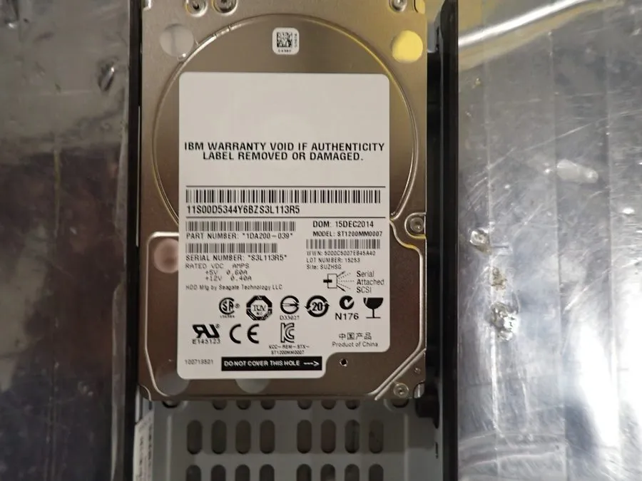 Жёсткий диск IBM 85Y6156 1.2TB 10K RPM 2.5inch 6Gbps SAS ST1200MM0007 HDD Hard D