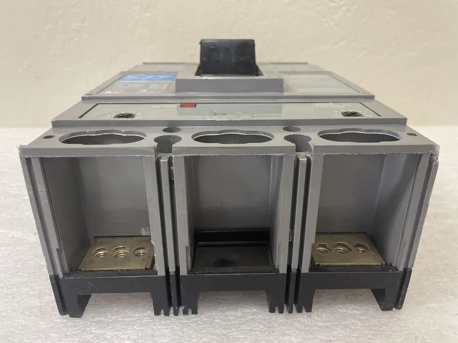 Автоматический выключатель SIEMENS SENTRON JXD2-A CIRCUIT BREAKER JXD23B400 400A