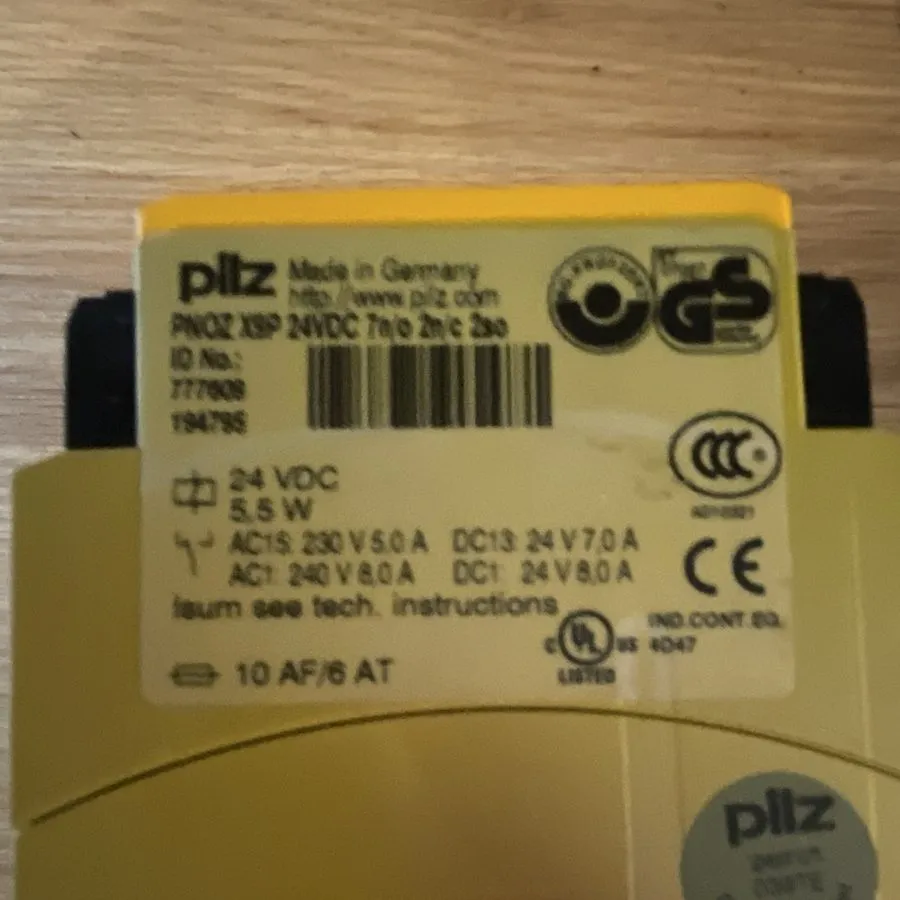 Реле безопасности PILZ 777606 PNOZ X9P Safety Relay 24VDC 100–240VAC 7NO 2NC