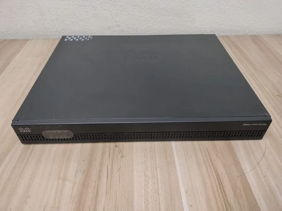 Маршрутизатор Cisco ISR4321/K9. V04. Gig Enterprise Router 800-44681-03