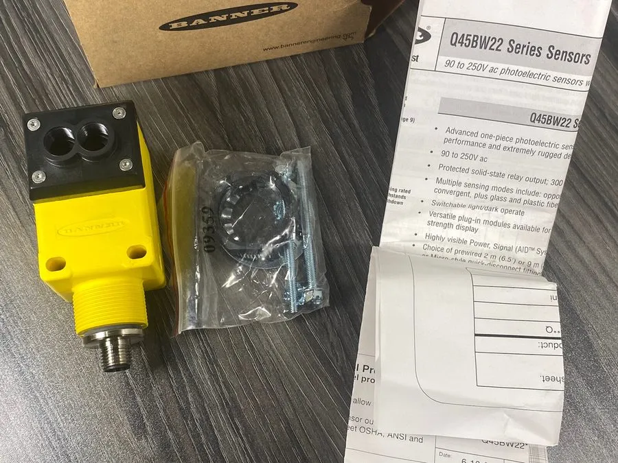Фотоэлектрический датчик Banner Engineering Q45BW22FQ24 Photoelectric Sensor 90-