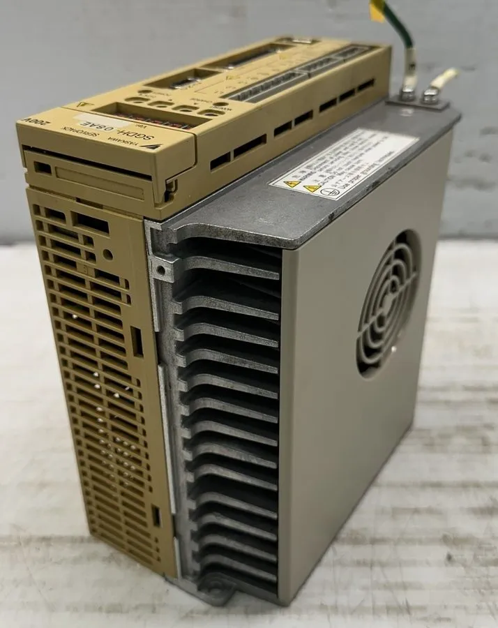 Сервопривод Yaskawa SGDH-08AE Servopack Amplifier 0.8kW 200-230V