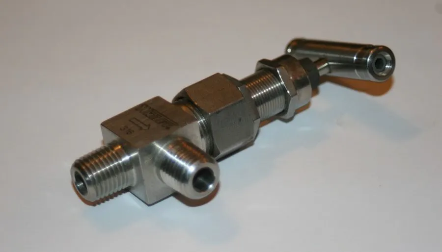 Клапан 1/4" MNPT 316ss Angle Needle Valve (6000 Psi) Whitey Swagelok SS-3NTRM4-A