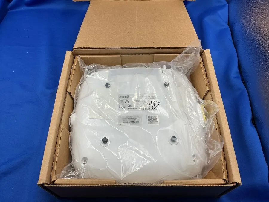 Точка доступа Wi-Fi Cisco C9130AXE-B Catalyst 9100 Series Access Point Wi-Fi 6 A