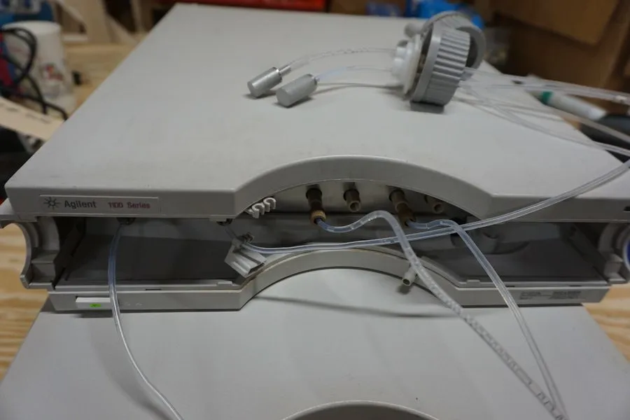 Хроматограф Agilent G1322A HPLC 4-CH Vacuum Degasser