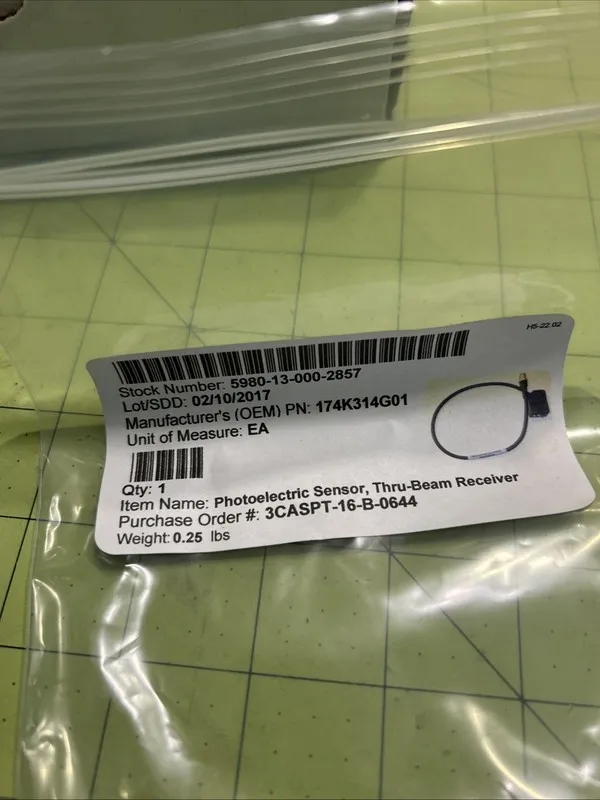 Фотоэлектрический датчик OMRON E3Z-T81A-D PHOTOELECTRIC SENSOR PNP LED PRE-WIRED