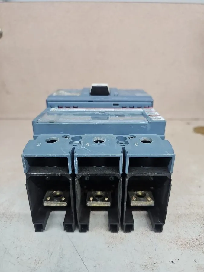 Автоматический выключатель Siemens 3VA5222-6EC31-0AA0 225 Amp 3-Pole Molded Case