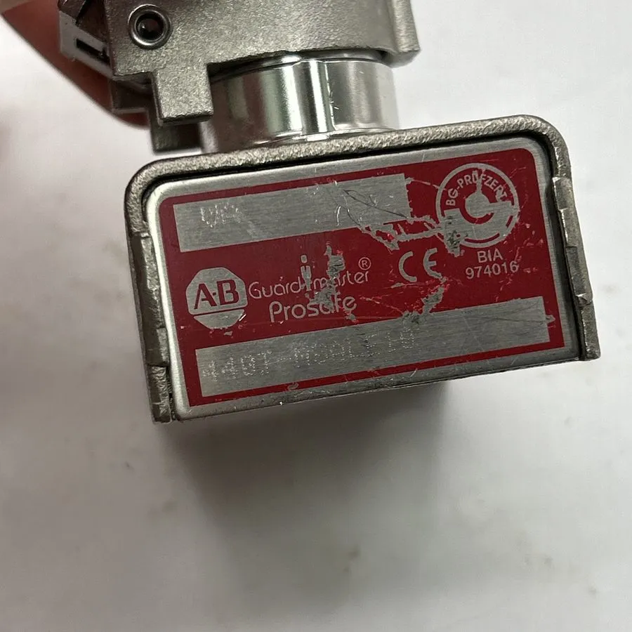 Реле безопасности Allen Bradley 440T-MSALE10 Guardmaster Safety Relay — фото лота 1