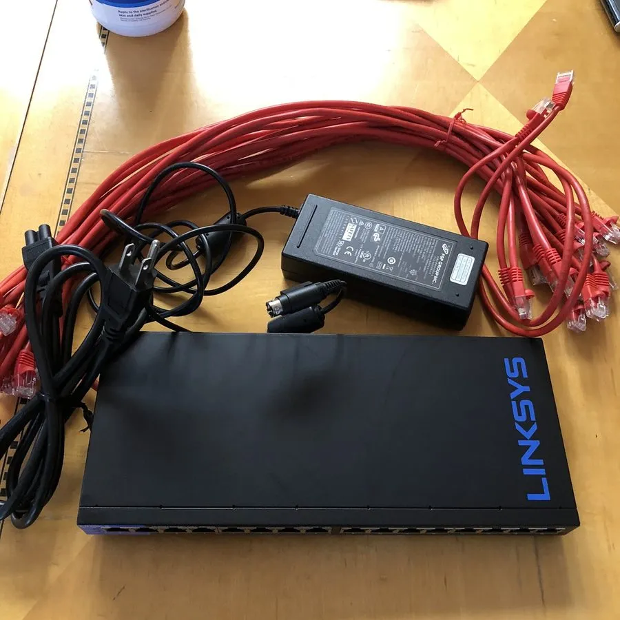 Коммутатор Linksys LGS116P 16-Port Gigabit PoE+ Unmanaged Network Switch 80W