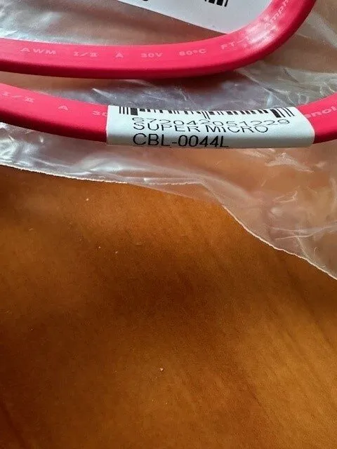 Кабель SuperMicro CBL-0044L 24" SATA 3.0 SATA III 6Gb/s Cables