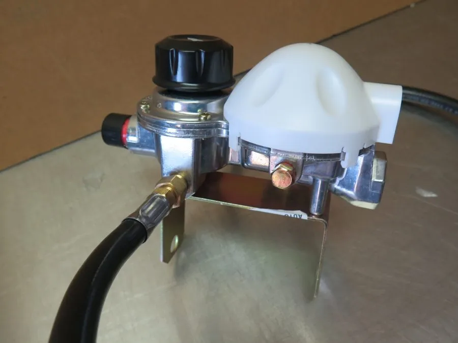 Трубопроводная арматура AP Products 028-606024 RV Auto Changeover Propane Gas Re