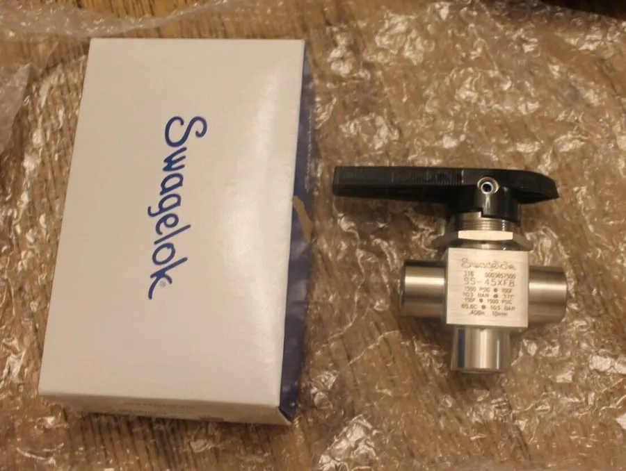 Клапан Whitey Swagelok SS-45XF8 Ball Valve W/Quick Disconnect