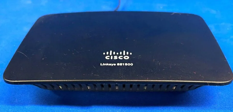 Коммутатор Linksys SE1500 5-Port Fast Ethernet Switch Desktop Network Hub