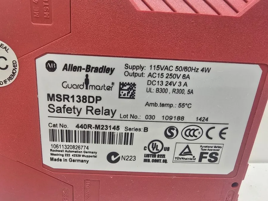 Реле безопасности GOOD ! ALLEN-BRADLEY MSR138DP GUARDMASTER SAFETY RELAY 440R-M2