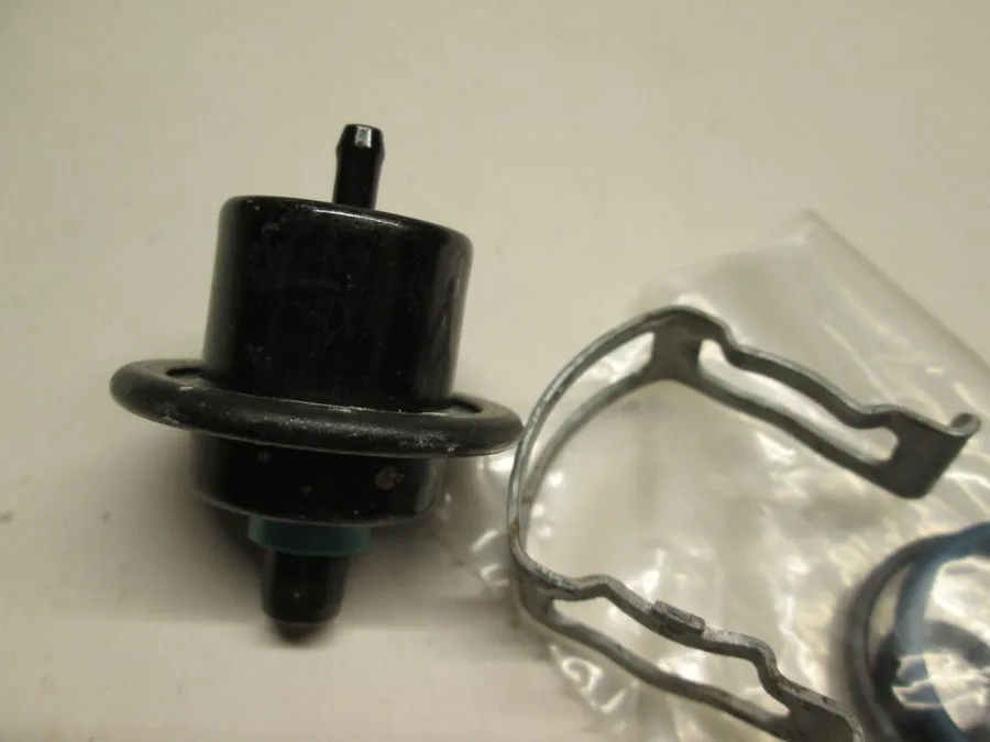 Трубопроводная арматура ACDelco 17113700 Fuel Injection Pressure Regulator with 