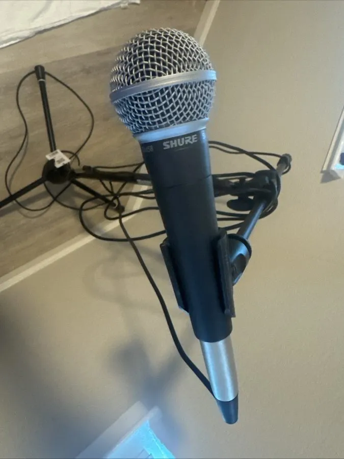 Микрофон Shure Dynamic Cardiod SM58 Microphone w/ Proline MS220BK Boom Stand — фото лота 2