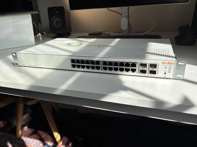 Коммутатор HPE Aruba Instant On 1930 24G 4SFP+ JL682A 24-Port Gigabit Switch