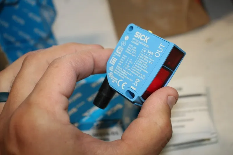 Фотоэлектрический датчик Sick WTT12LC-B2563 Io-link Photoelectric Sensor 10-30v-