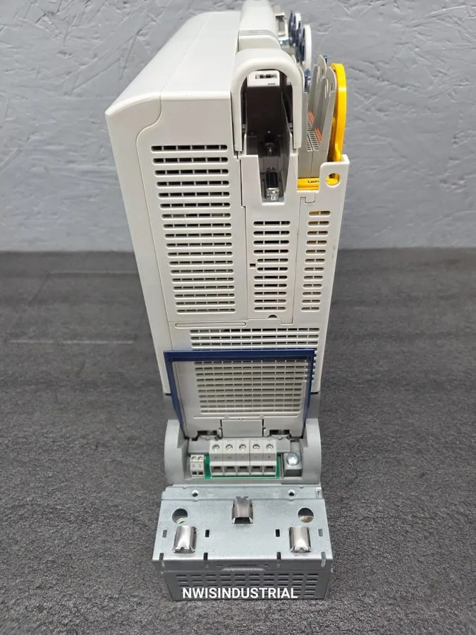 Сервопривод LENZE E94AYAE Servo Drive
