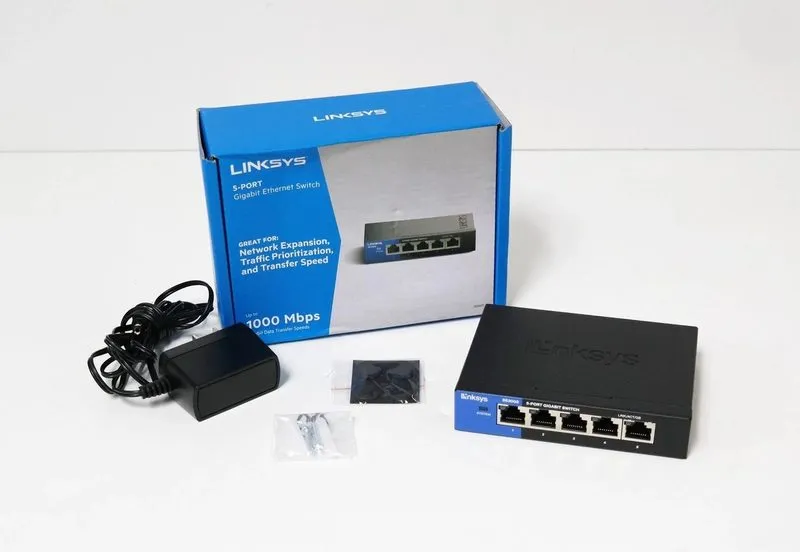Коммутатор Linksys 5-Port Gigabit Ethernet Switch Black/Blue SE3005v2 VG — фото лота 1