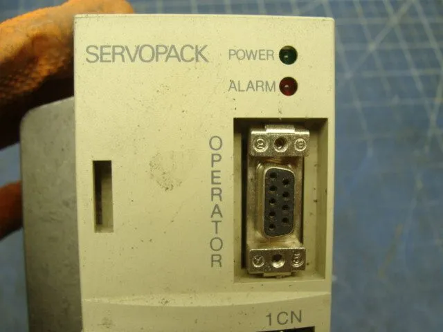 Сервопривод YASKAWA SERVOPACK SGDA-04AS 200-230Vac 6.0A AMP
