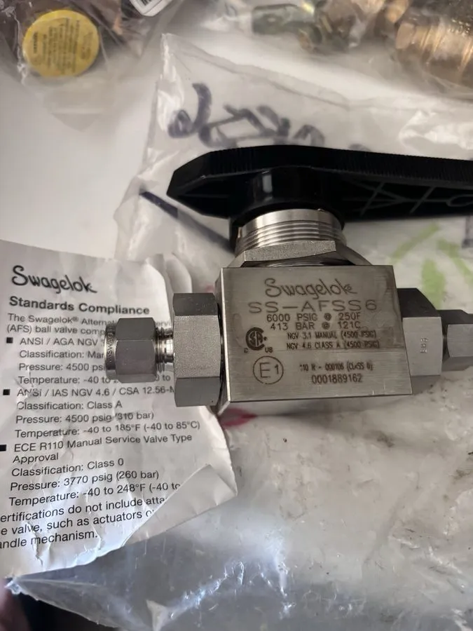 Клапан Swagelok SS-AFSS6 Ball Valve