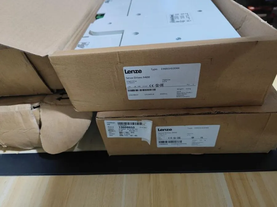 Сервопривод Lenze E94ASHE0044 Servo Drive
