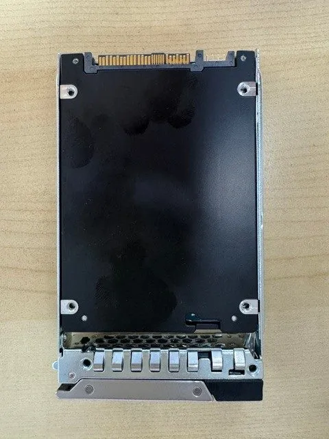 SSD-накопитель Dell/Kioxia CM7-R 15.36TB KCM7XRUG15T3 PCIe 4.0x4 8GB/s U.2 NVMe