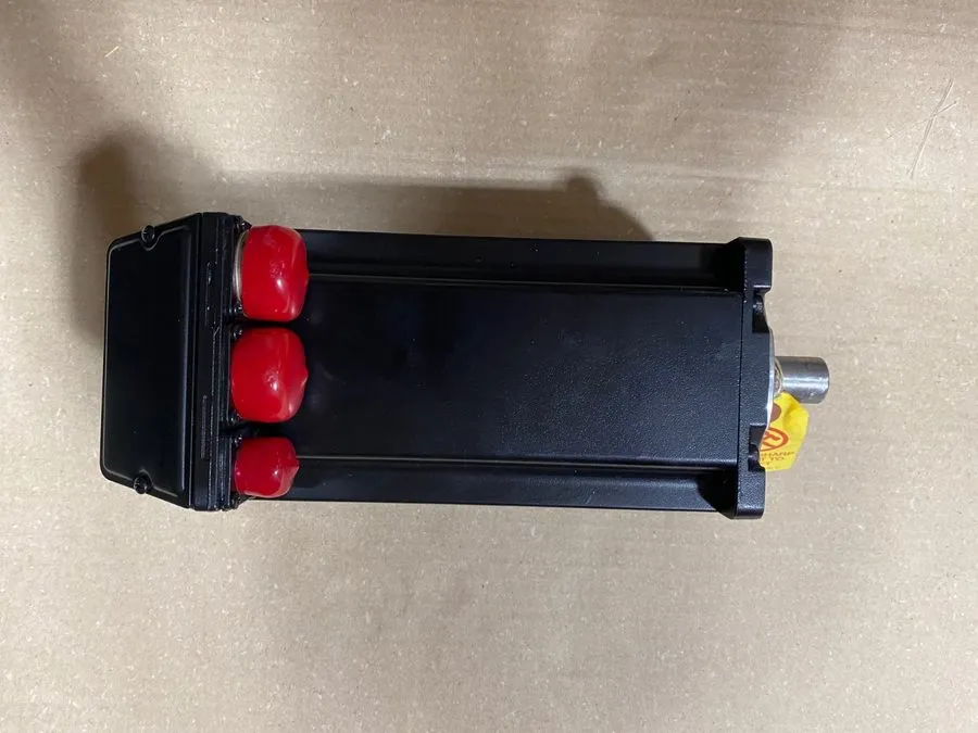 Серводвигатель MPL-A430H-MK24AA Allen Bradley Servo Motor — фото лота 1