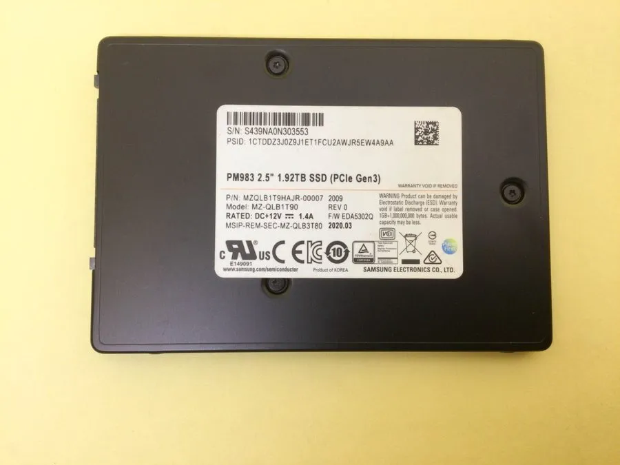 SSD-накопитель MZ-QLB1T90 Samsung PM983 2.5" 1.92TB SSD PCI-E 3.0 NVMe U.2 MZQLB