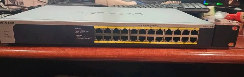 Коммутатор Netgear GS524PP 24-Port Ethernet Unmanaged High-Power PoE+ Switch 300