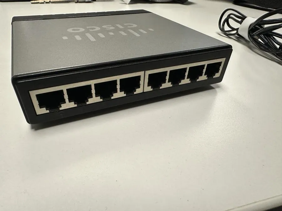 Коммутатор Cisco Small Business Unmanaged (SLM2008PT) 8-Ports Desktop Ethernet S