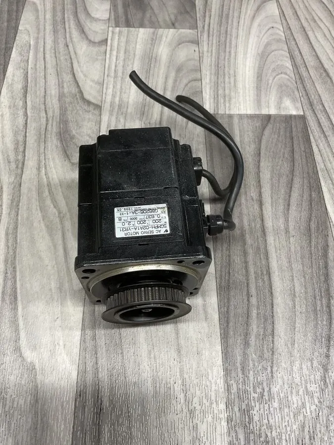 Серводвигатель SGMPH-02A1A-YR31 YASKAWA MOTOMAN ROBOT AC SERVO MOTOR #4017PT172
