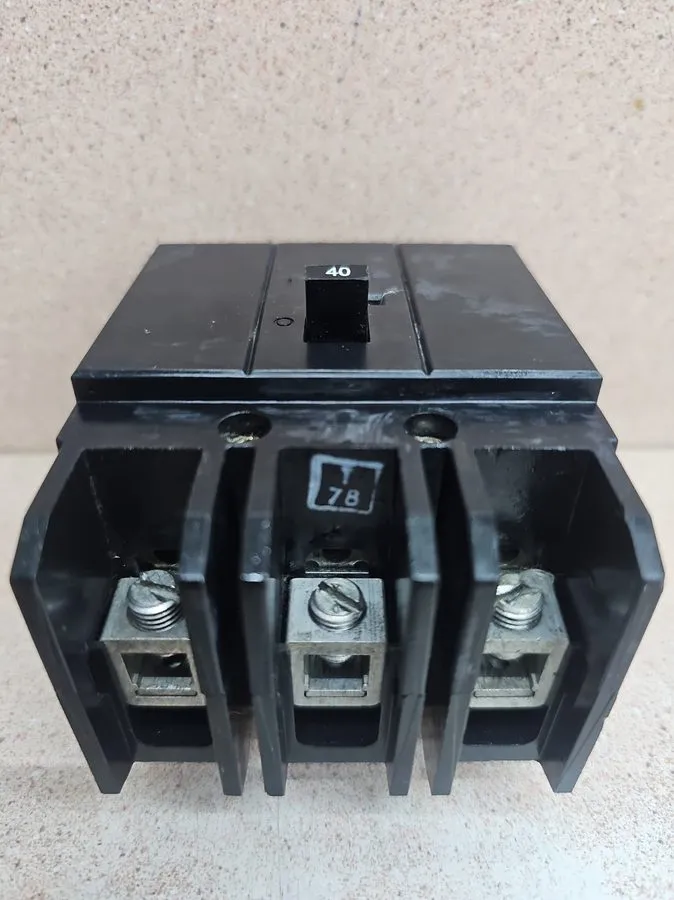 Автоматический выключатель Eaton GHB3040 40 Amp 3 Pole 277/480V GHB Bolt on Circ